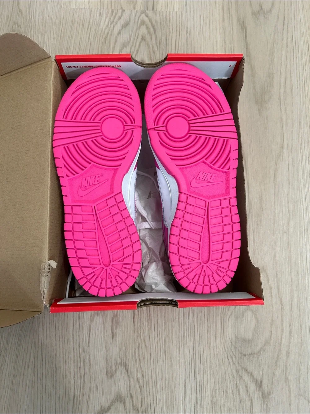 Nike Youth/Women’s Dunk Low — White/Fuchsia Pink size 5Y/7W